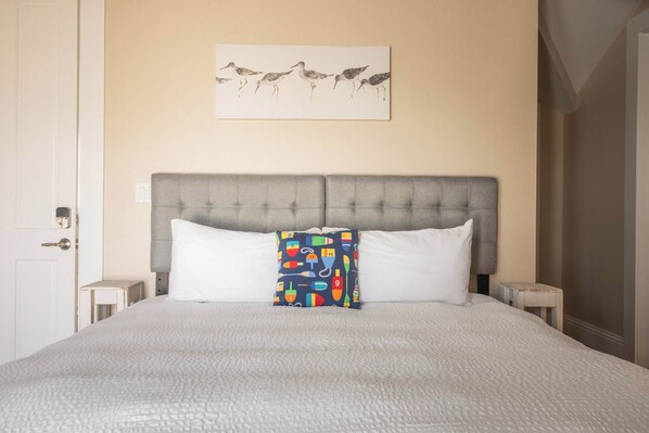 5 bedrooms, iron/ironing board, WiFi, bed sheets - Suncoast House at Lunara Bay (Key West)