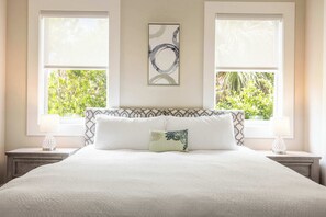 4 bedrooms, iron/ironing board, WiFi, bed sheets - Aquaria House at Lunara Bay (Key West)