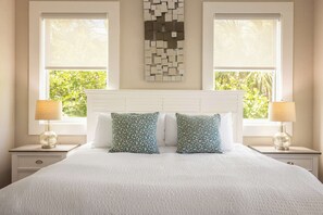 4 bedrooms, iron/ironing board, WiFi, bed sheets - Aquaria House at Lunara Bay (Key West)