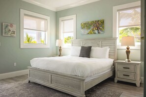 4 bedrooms, iron/ironing board, WiFi, bed sheets