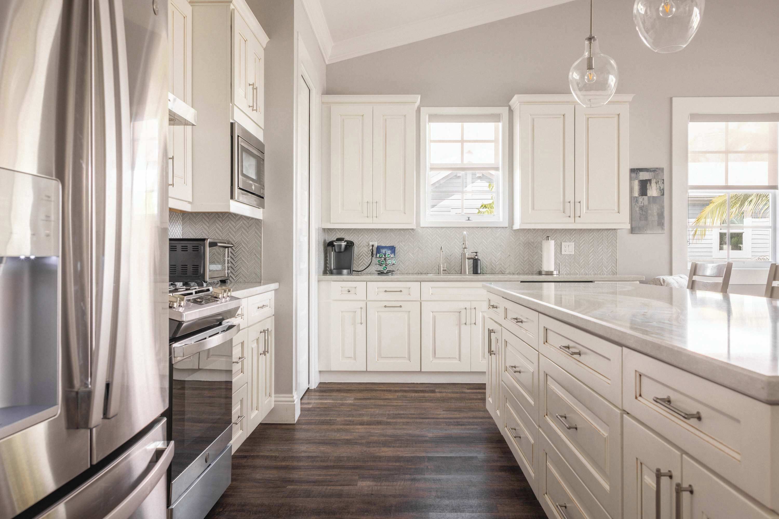 Frigorifero, microonde, forno, piano cottura