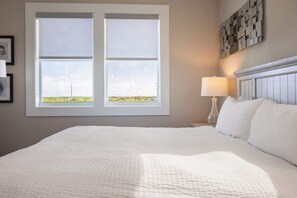 4 bedrooms, iron/ironing board, WiFi, bed sheets