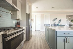 Frigorífic, microones, forn i placa de cuina