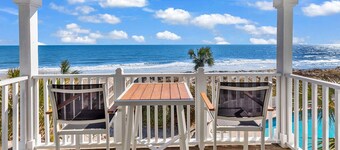 "Mermaid's Delight" Oceanfront Beach House w/pool