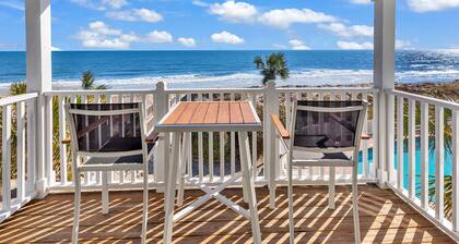 "Mermaid's Delight" Oceanfront Beach House w/pool