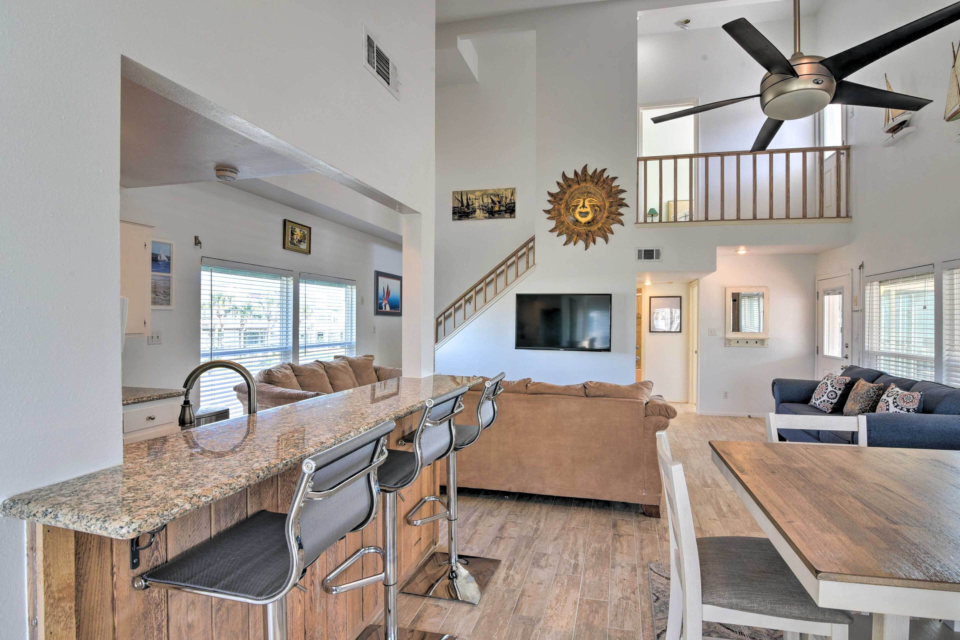 Galveston Home w/ Fire Pit < 1/2 Mi to Beach!