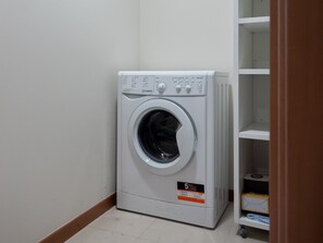 Deluxe Studio | Bathroom