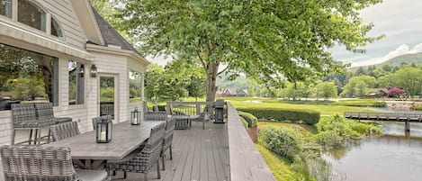 Enjoy a serene lakeside retreat with a deck, garden, and bridge views.