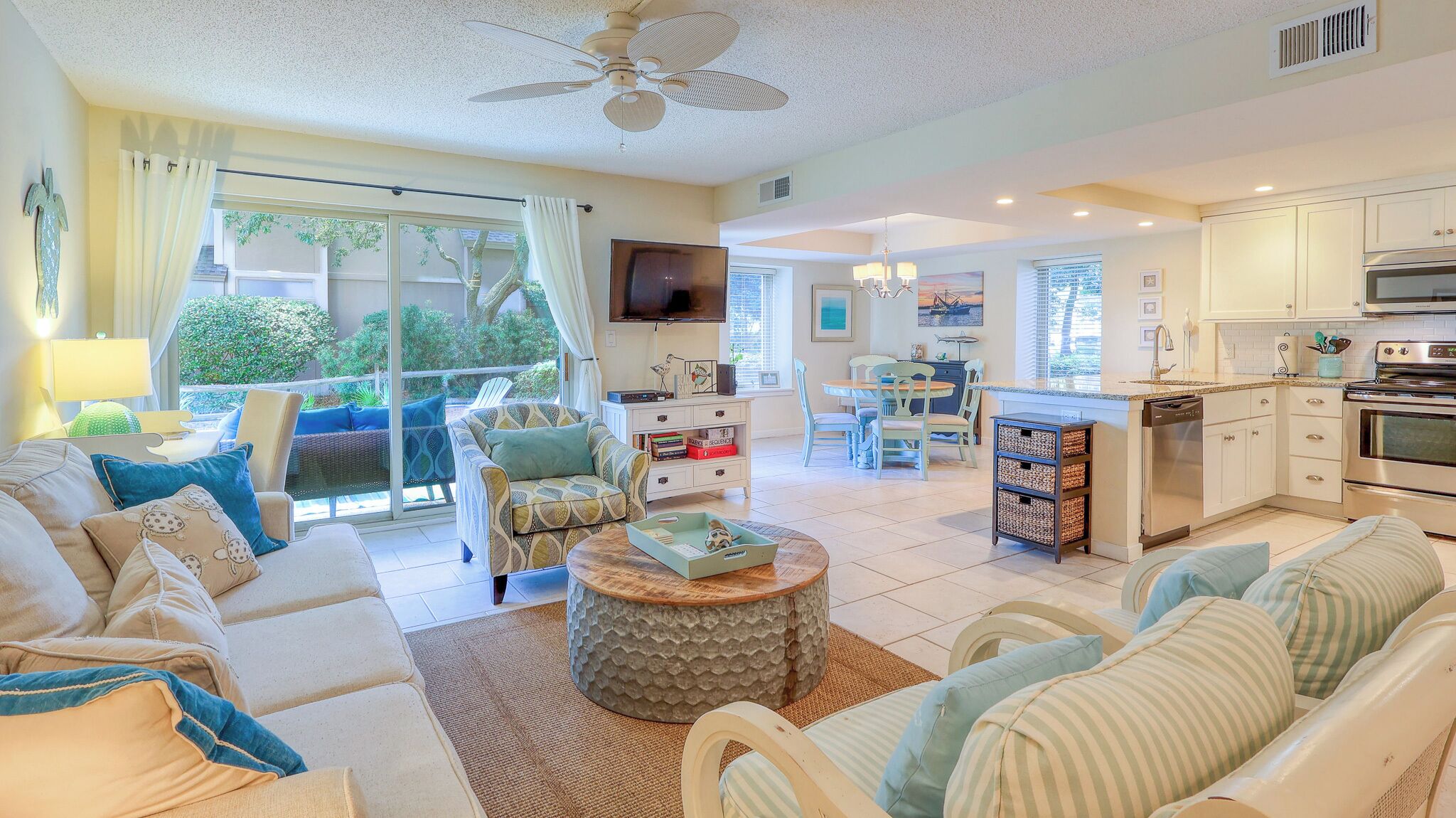 1752 Bluff Villa - WALK TO BEACH, SHOPS, DINING! PATIO! 1ST FLOOR END-UNIT!
