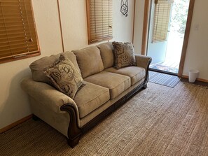 Smart TV, DVD player - 2 furnished cabins on unique fenced property close to Wolf Pen and Fourche Mt (Mena)