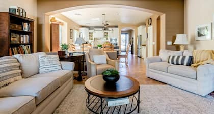 Enjoy a family home away from home. Fire Pit,BBQ, views, trails, community pool!