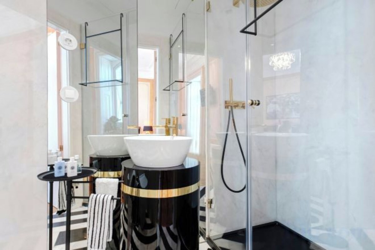 Bathroom | Shower, rainfall showerhead, free toiletries, hair dryer
