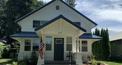 Great Location, relax by Sandpoint City Beach Park or shop downtown