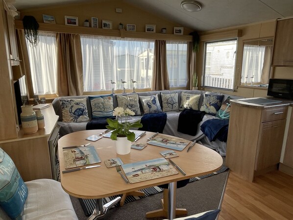 Chalet, Multiple Beds | Dining