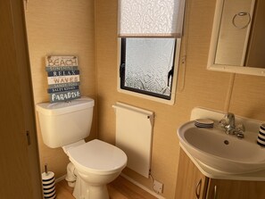 Chalet, Multiple Beds | Bathroom | Shower