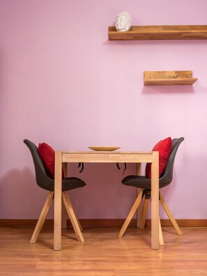 24-inch flat-screen TV with digital channels, TV - The Best Rent-Flat near S. Agostino (Milan)