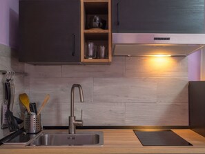 TV a schermo piatto 24 pollici con canali digitali, TV