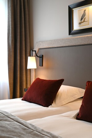 Premium Room | In-room safe, desk, laptop workspace, blackout drapes - Hôtel Le Rempart (Tournus)