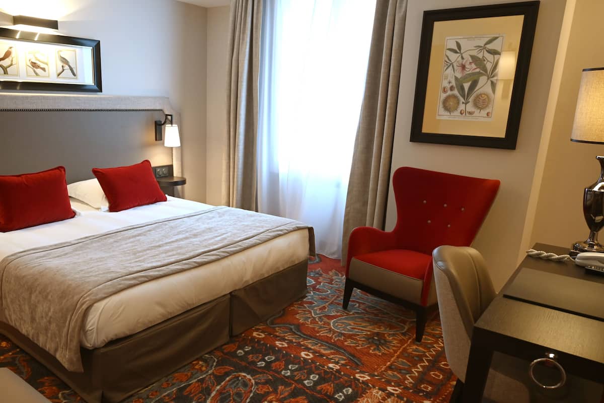 Comfort Room | 1 bedroom, in-room safe, desk, laptop workspace