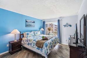 3 bedrooms, free WiFi, bed sheets - BEACH TIME! Serene 3BR Condo -Pelicans Landing 132 (Myrtle Beach)