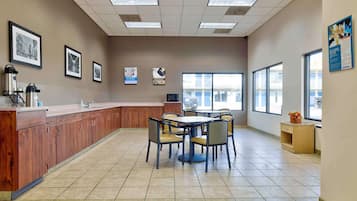 Coffee/tea maker, dining tables