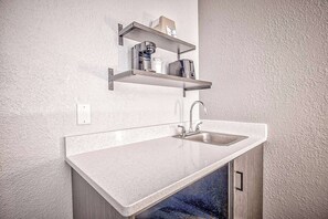 Standard Room, Multiple Beds, Non Smoking, Kitchenette | Individually furnished, desk, laptop workspace, blackout drapes - Studio 6 Effingham, Il (Effingham)