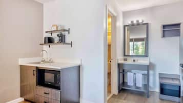 Coffee/tea maker, dining tables