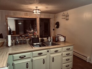 Fridge, microwave, oven, stovetop - Lovely 2BDRM with Water and Mountain Views  (Shinglehouse)