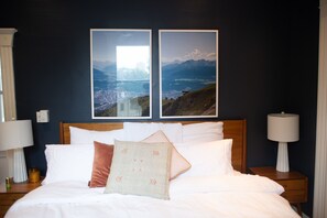 Room - West Queen West Home with Parking and Backyard! (Toronto)