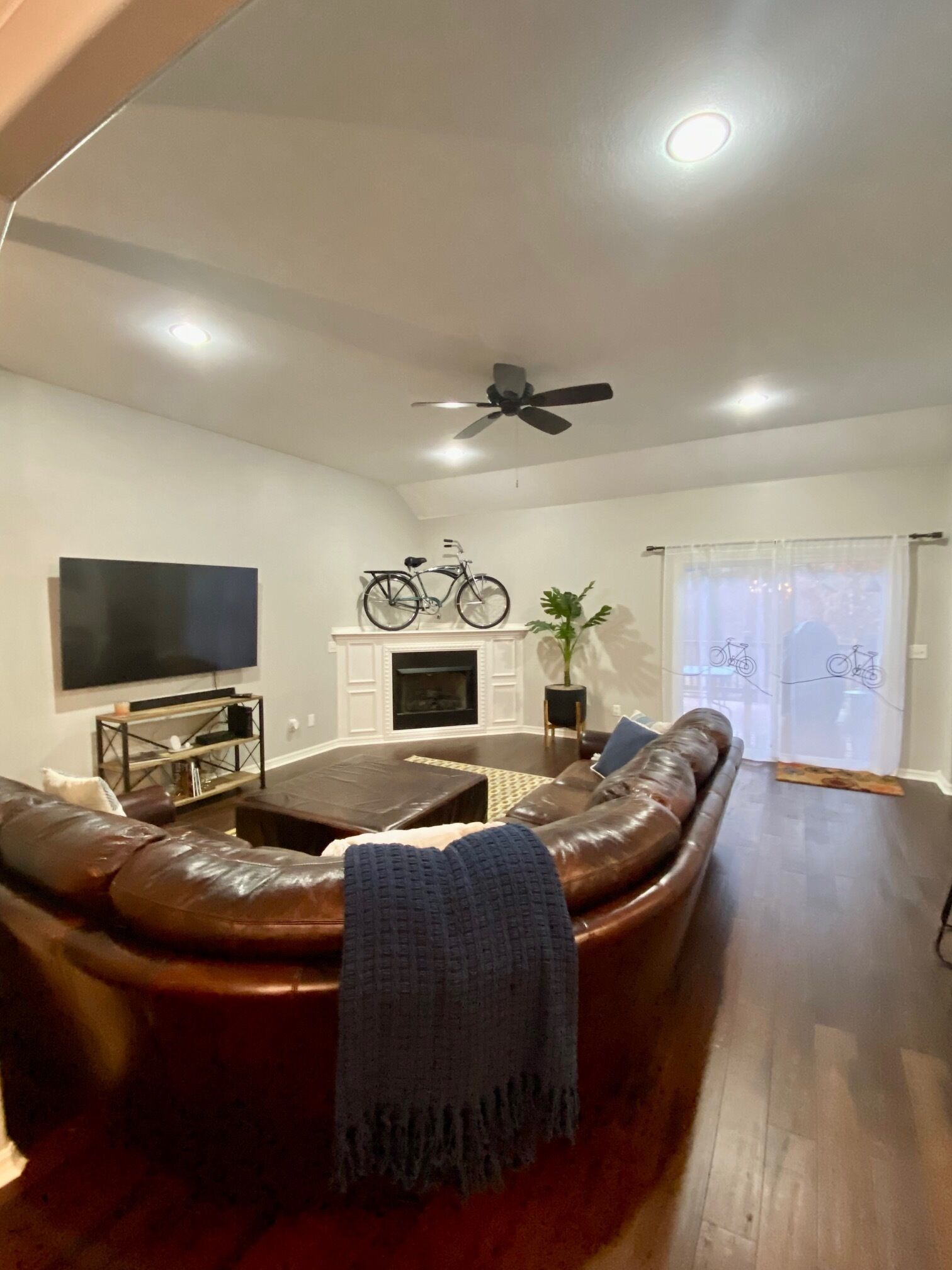 NWA Bike House Sleeps 7 - Pet Friendly