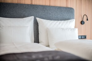 3 bedrooms, desk, iron/ironing board, travel crib