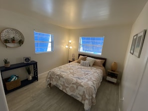 3 chambres, bureau, fer et planche à repasser, accès au Wi-Fi (inclus)