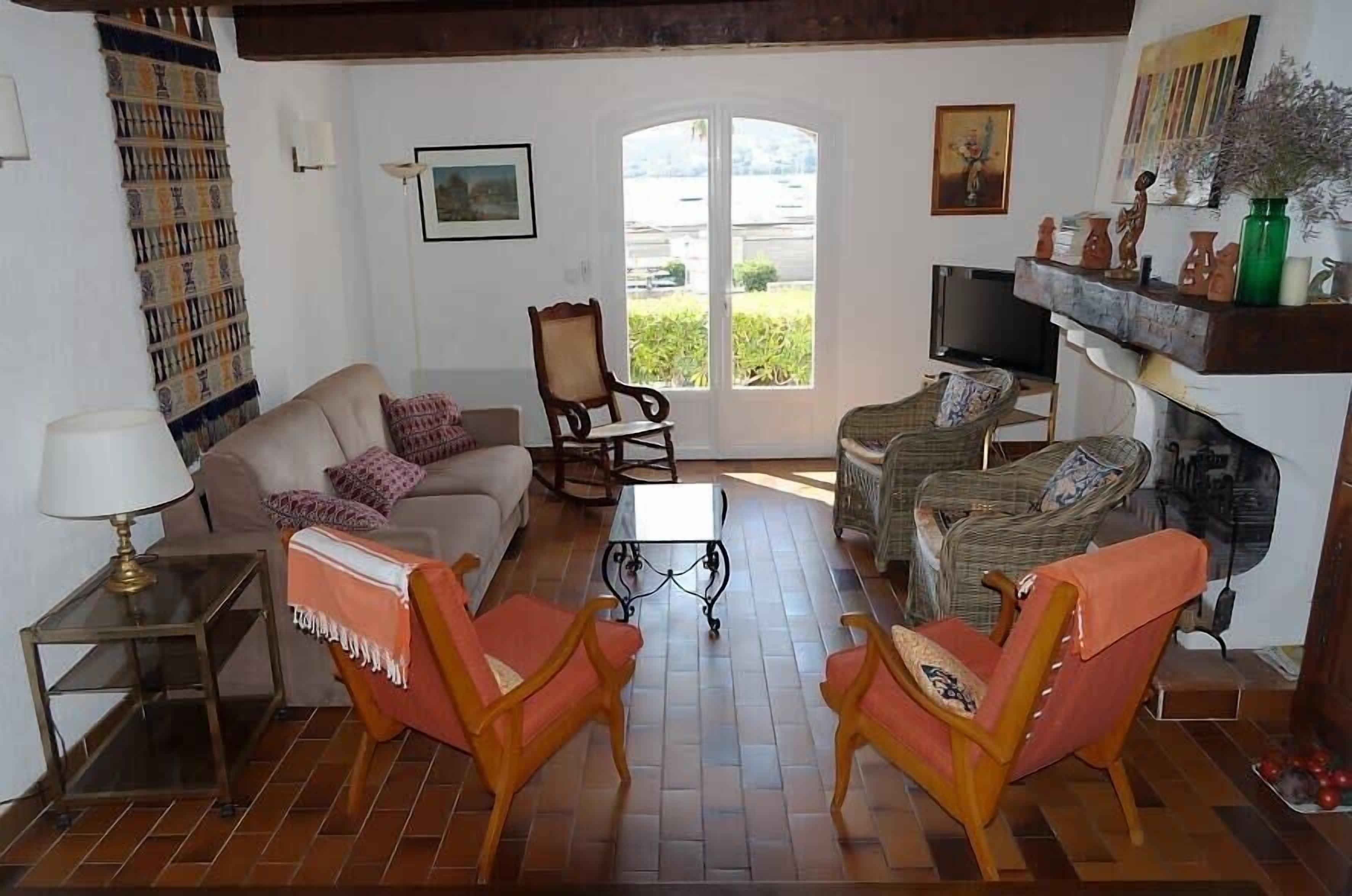 Televisión, chimenea