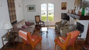 Televisión, chimenea