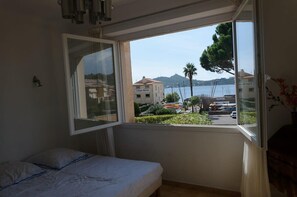 2 Schlafzimmer, Bügeleisen/Bügelbrett