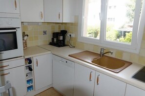 Kühlschrank, Mikrowelle, Ofen, Geschirrspüler