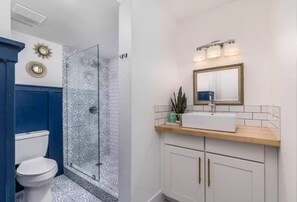 Shower, hair dryer, towels, soap - The Beach Bungalow - In the Heart of Destin, FL!   (Destin)