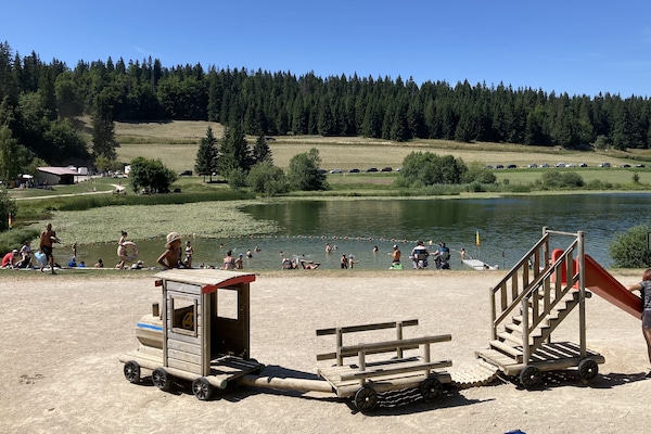 Espace aménagé au Lac de Lamoura