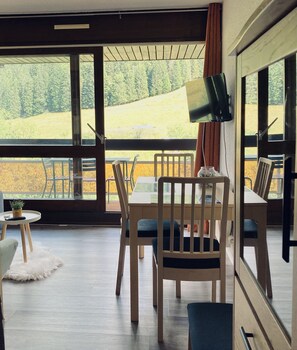 Dining - A Cocoon in the Hearth of French-Jura (Lamoura)