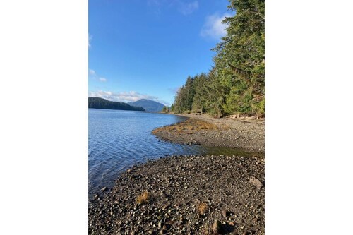 Ocean Front wilderness Cabin, brand new - Spa bathroom, fully equipped Kitchen