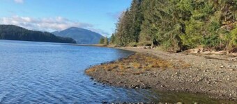 Ocean Front wilderness Cabin, brand new - Spa bathroom, fully equipped Kitchen