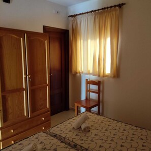Habitación básica con 2 camas individuales | Wifi gratis