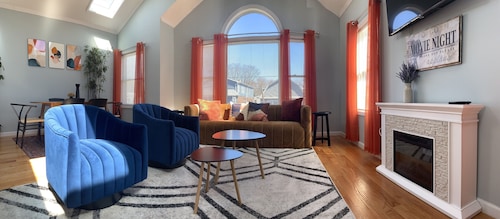 Sunny Modern Huge 3 bed 2 bath, 15 mins to downton NYC