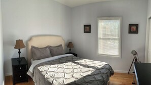 3 bedrooms, desk, iron/ironing board, free WiFi