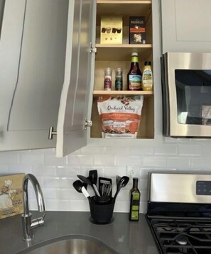 Frigorífic, microones, forn i placa de cuina 
