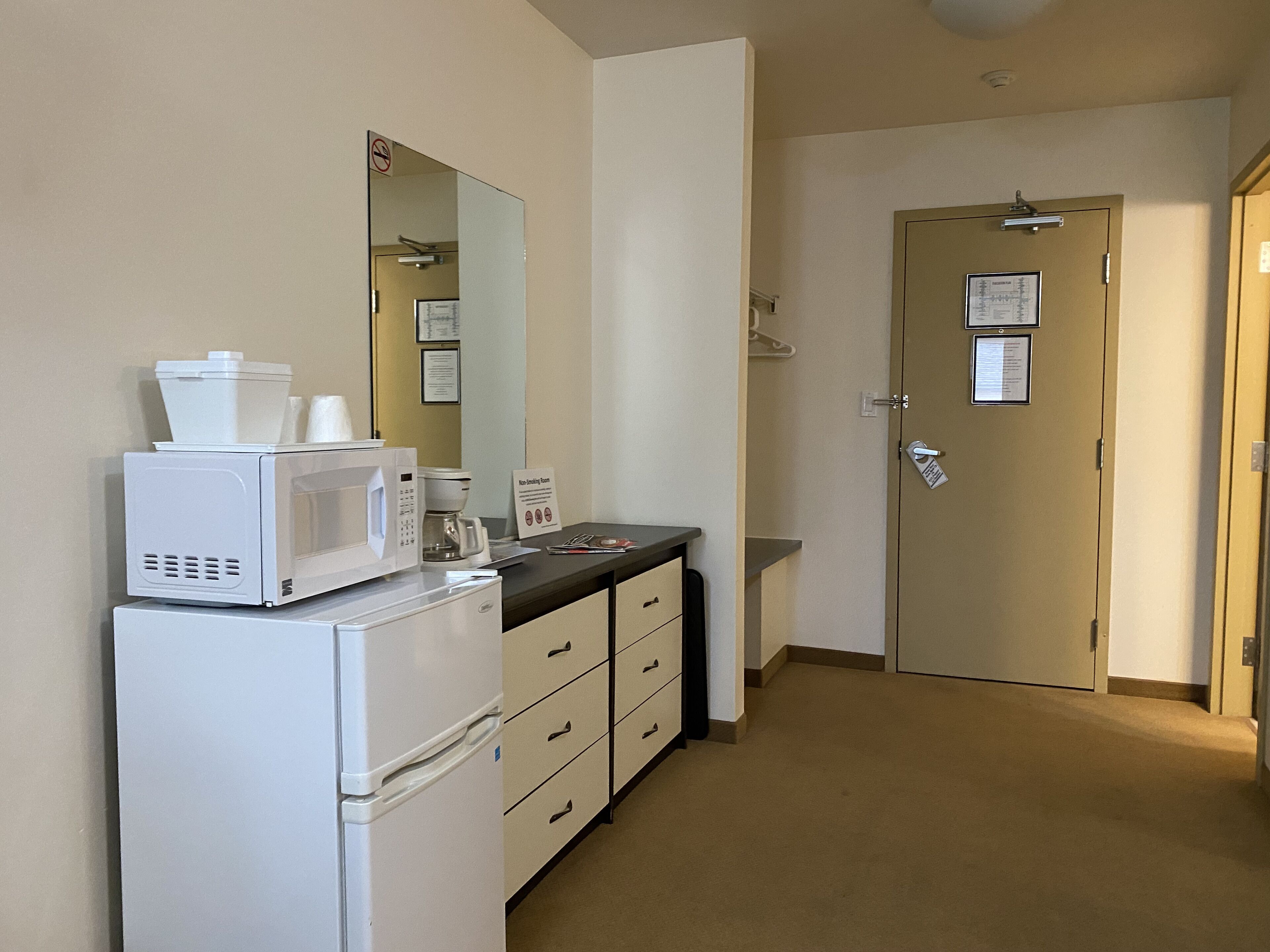 family room | living area | 40-inch flat-screen tv with digital channels