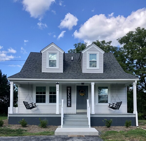 Exterior - Bright and Serene Country Cottage in the Blue Ridge Mountains (Hillsville)