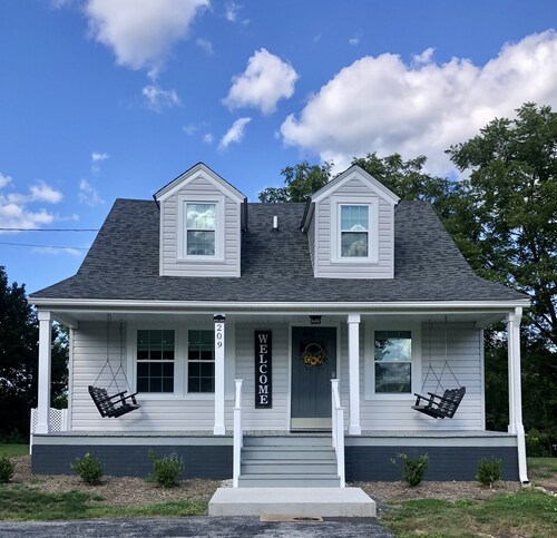 Bright and Serene Country Cottage in the Blue Ridge Mountains