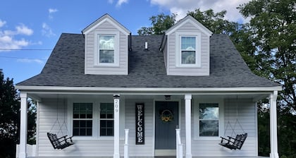 Bright and Serene Country Cottage in the Blue Ridge Mountains