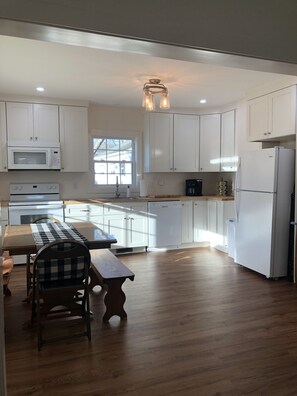 Fridge, microwave, oven, stovetop - Bright and Serene Country Cottage in the Blue Ridge Mountains (Hillsville)